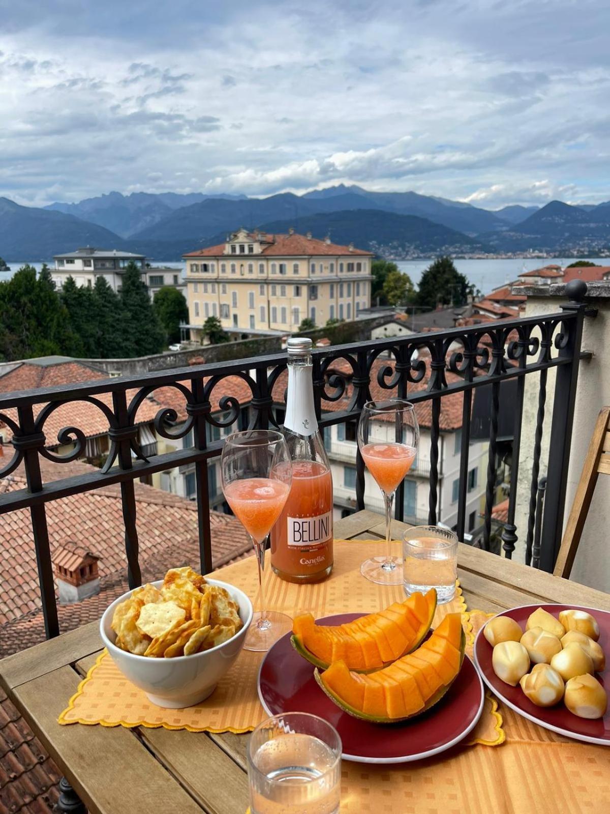 Suite Romantic Vista Lago Stresa Eksteriør billede